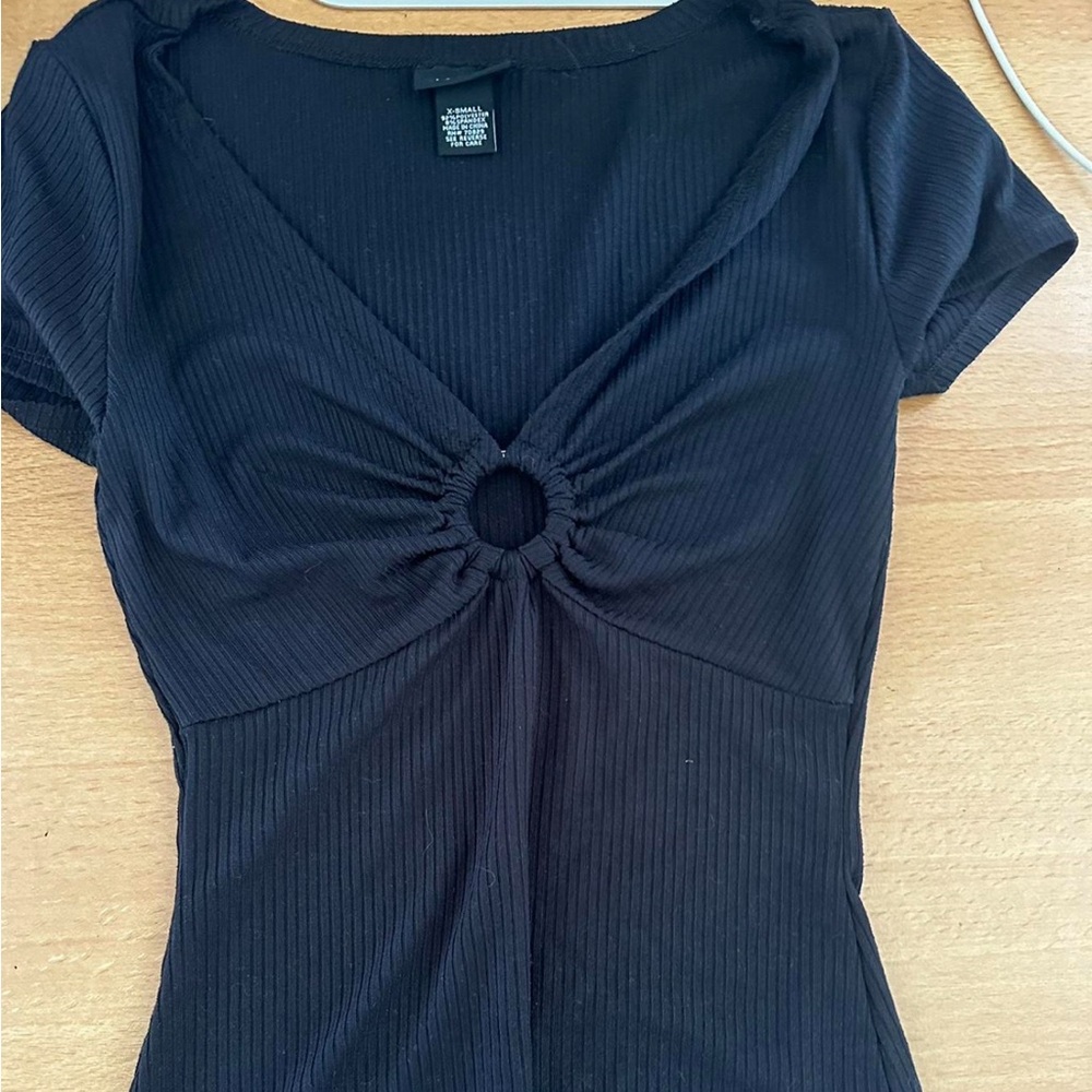 Black ribbed t shirt bodysuit with ring in the middle from Rue 21, size XS - Picture 1 of 2